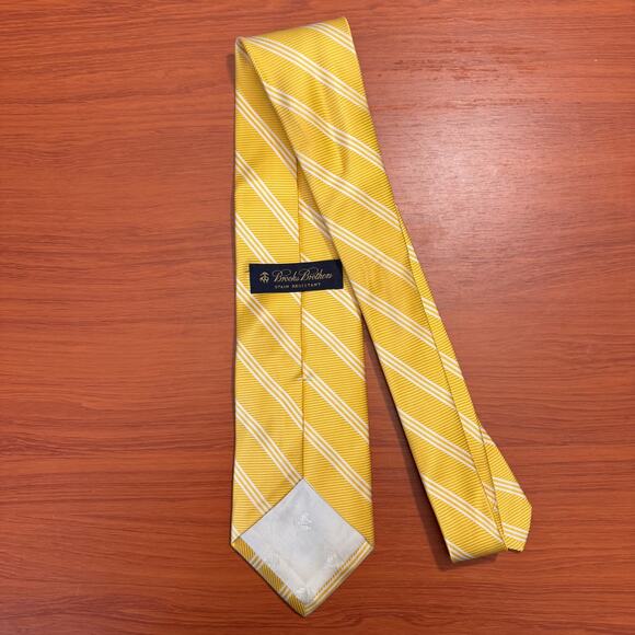 Brooks Brothers Men's Yellow w/White Diagonal Stripe English Silk Tie Preppy - Picture 4 of 11